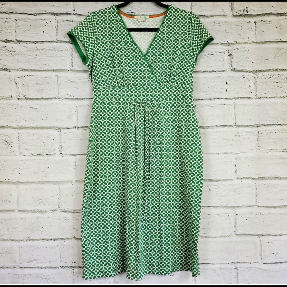 Boden short sleeve geometric casual dress midi. Comfortable fit!